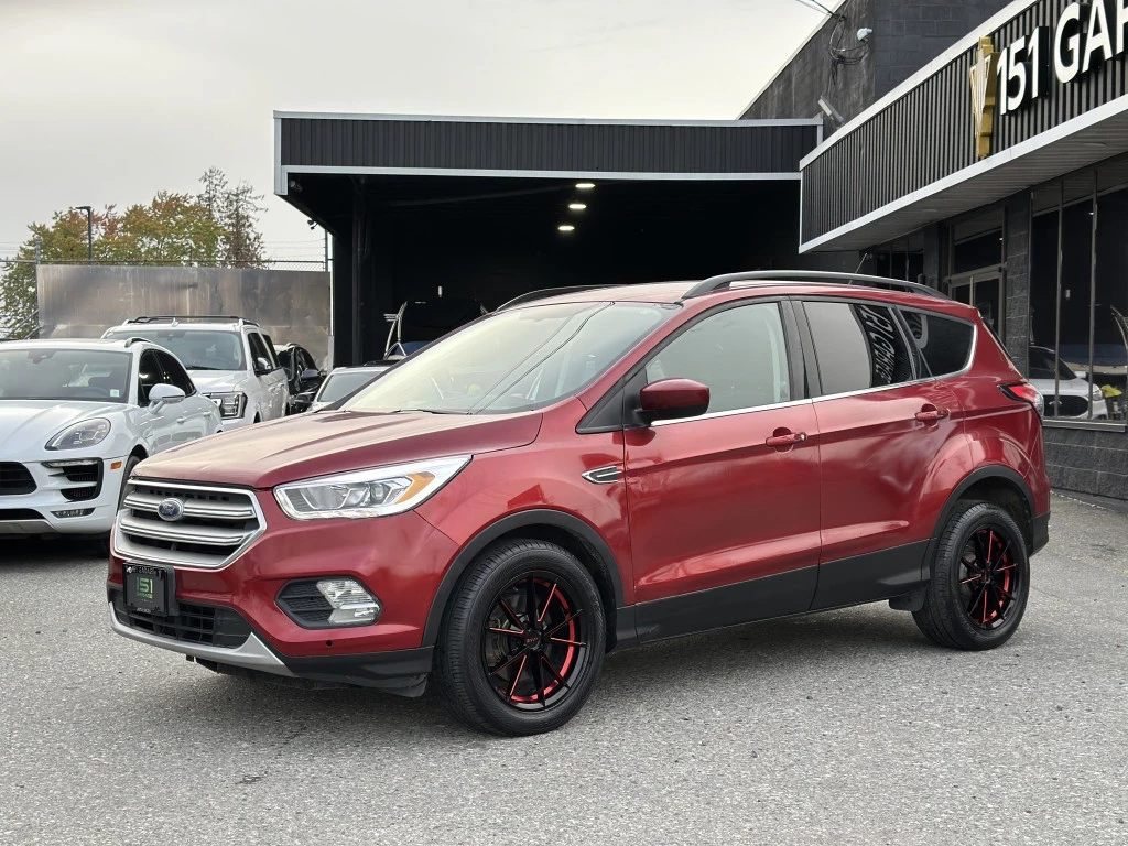 Used 2017 Ford ESCAPE SE 4DR FRONT-WHEEL DRIVE AUTOMATIC 