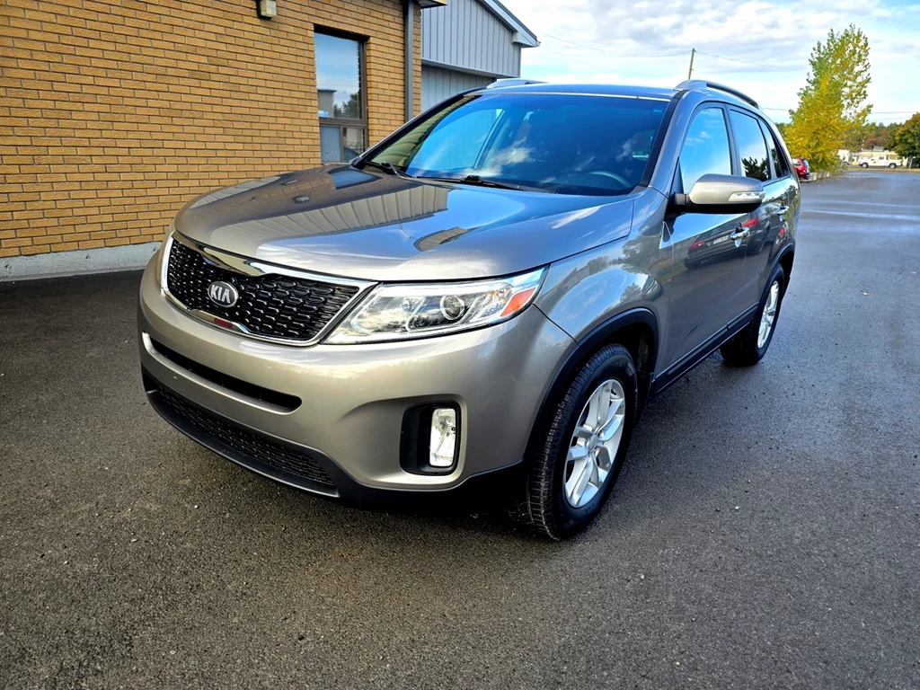 Used 2015 Kia SORENTO LX - ONE OWNER 