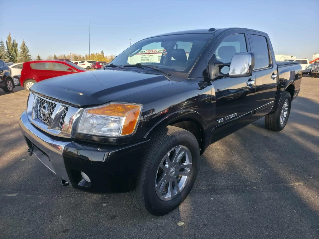 Used 2011 Nissan TITAN SL 4X4 CREW CAB SWB 5.6 FT. BOX AUTOMA 