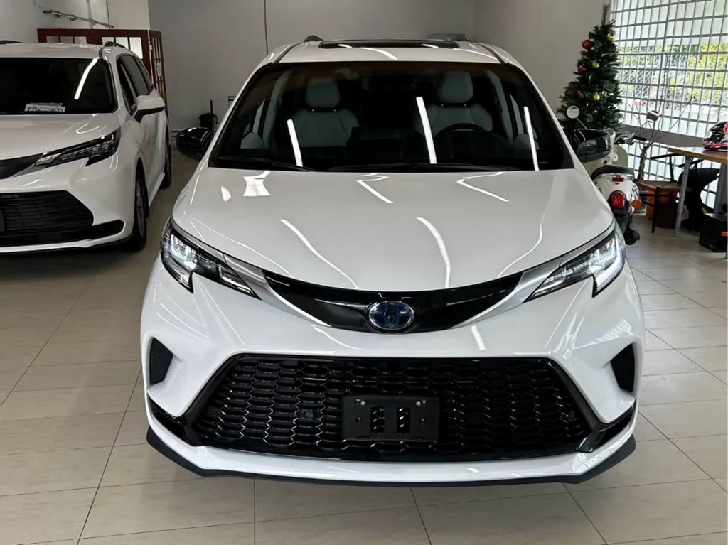 Used 2024 Toyota SIENNA 