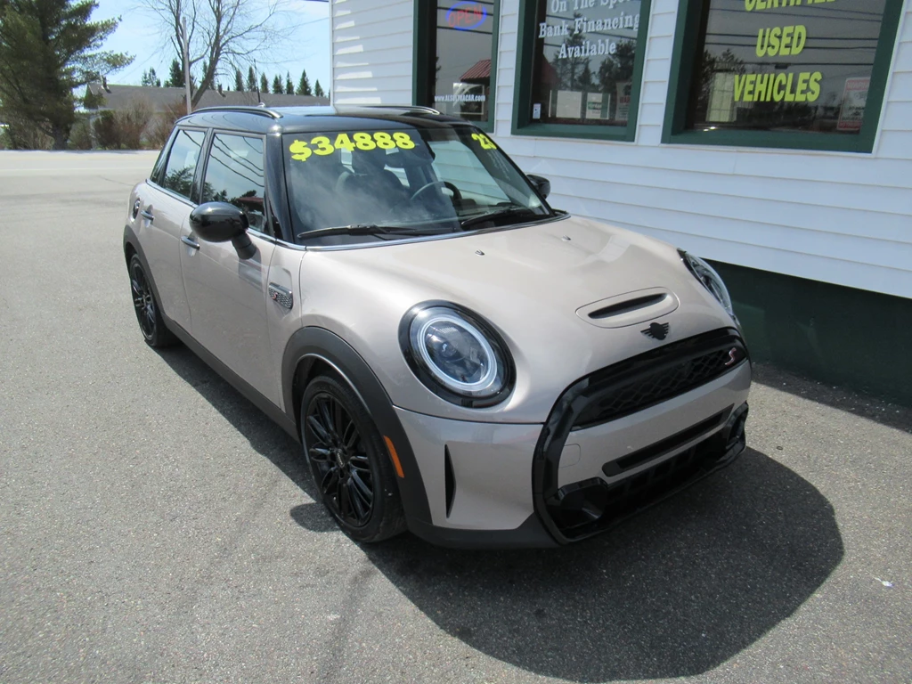 Used 2023 MINI 5 DOOR COOPER S 5 DOOR | LOADED | 5500KMS 
