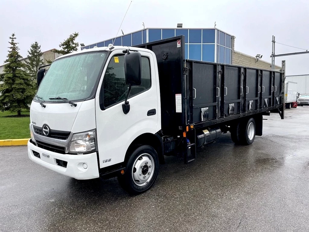Used 2020 Hino 195 20 FLATDECK W/ SIDES - POWER TAILGATE - ONLY 