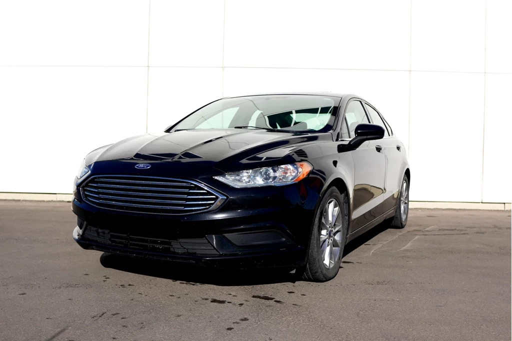 Used 2017 Ford FUSION SE 
