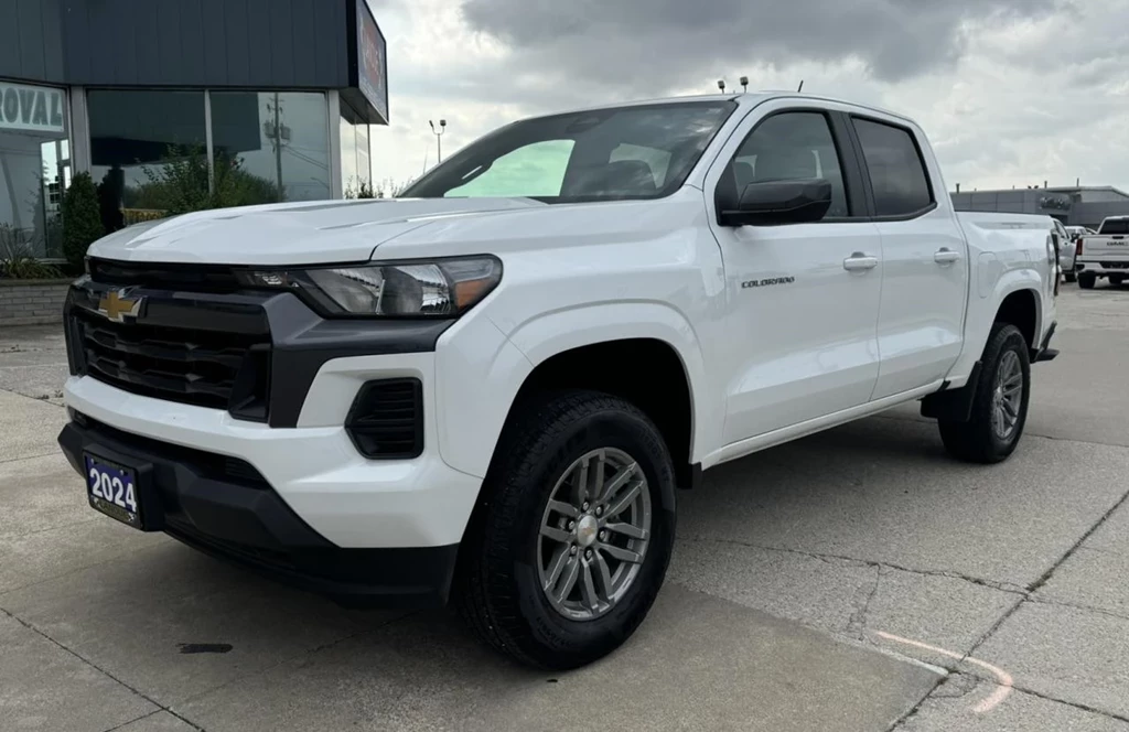 Used 2024 Chevrolet COLORADO 4WD Crew Cab LT
