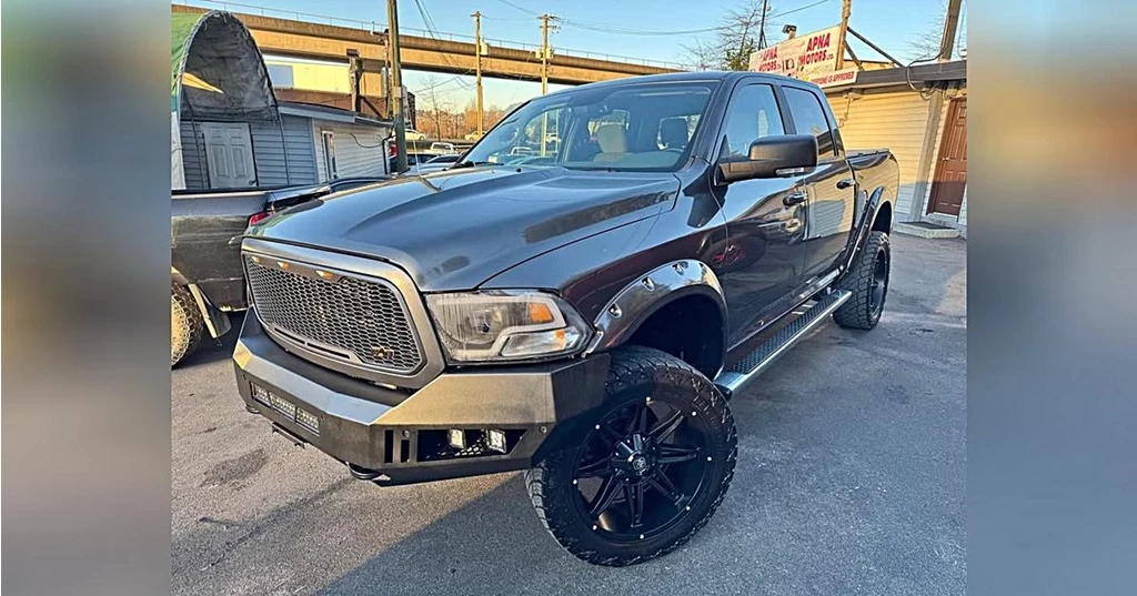 Used 2019 RAM 1500 LIFTED 4X4 CREW CAB CLEAN TITLE LIFTED 4x4 Crew Cab CLEAN TITLE FINANCING AVAILABL