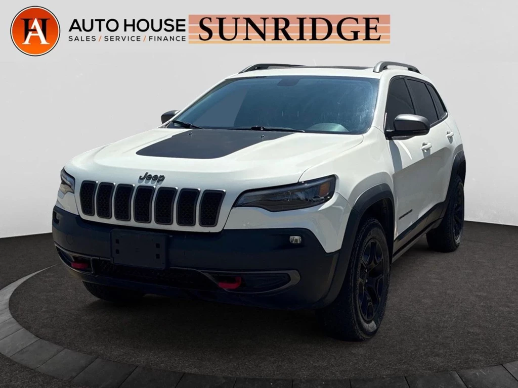 Used 2019 Jeep CHEROKEE Trailhawk Elite BACKUP CAMERA PANORAMIC ROOF HEATED AND COOLED LEATHER SEATS VENTILATED SEATS