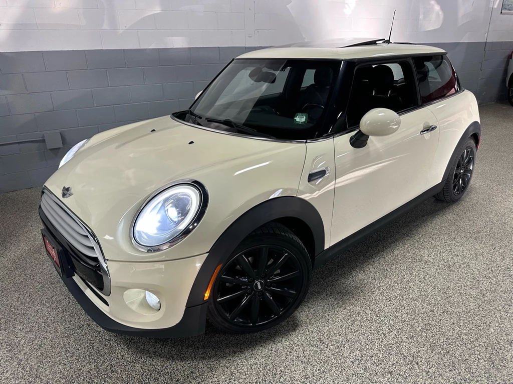 Used 2014 MINI COOPER HARDTOP AUTO/PANORAMIC ROOF/NO ACCIDENTS 