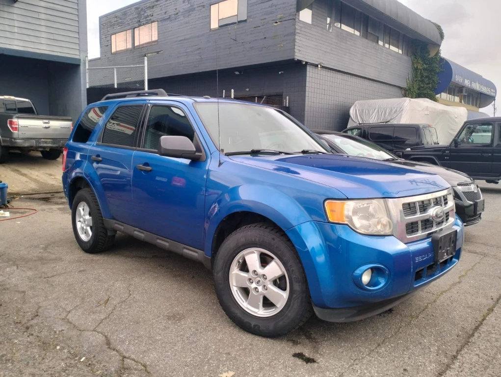 Used 2011 Ford ESCAPE 4WD XLT 