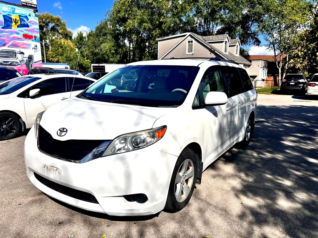 Used 2011 Toyota SIENNA LE 