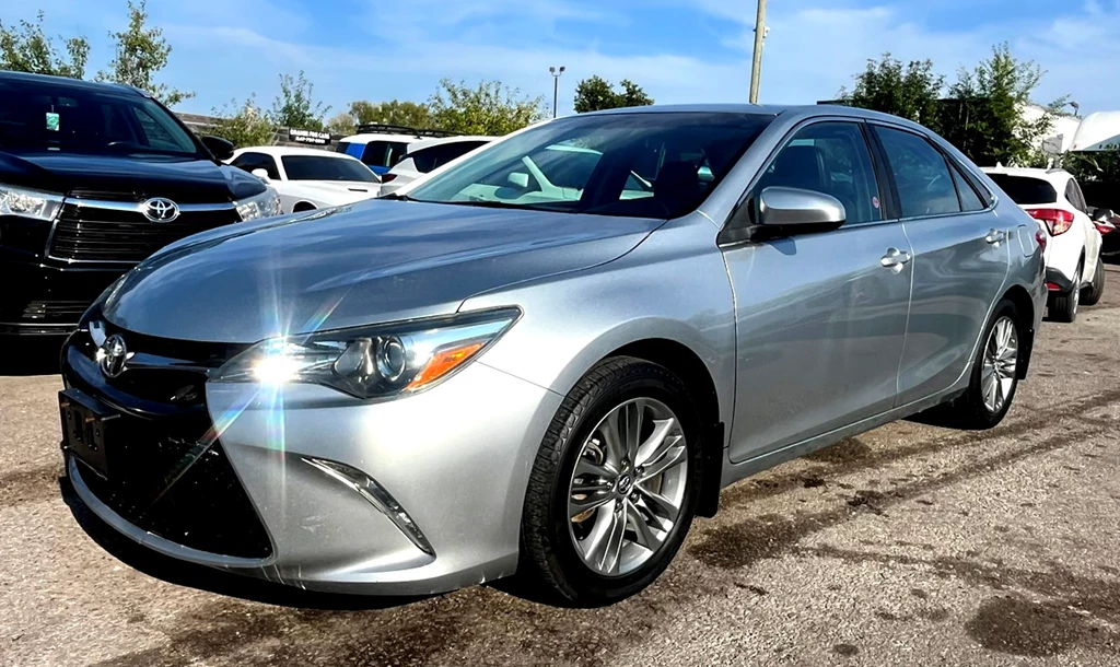 Used 2015 Toyota CAMRY SE 