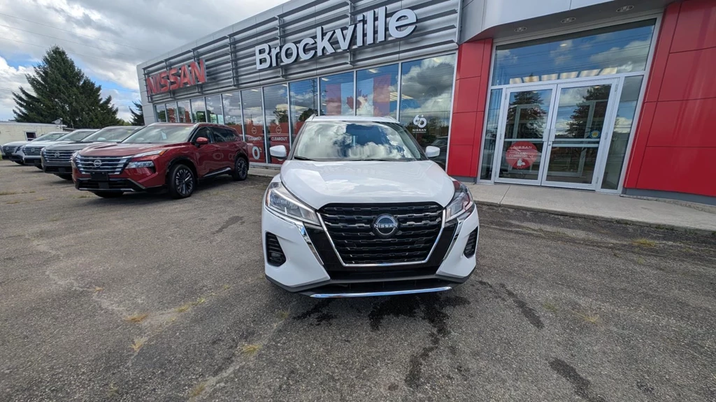 New 2025 Nissan KICKS PLAY 1.6 SV CVT 