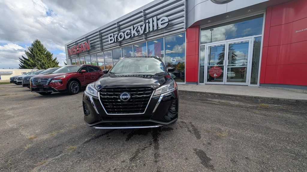 New 2025 Nissan KICKS PLAY 1.6 SV CVT 