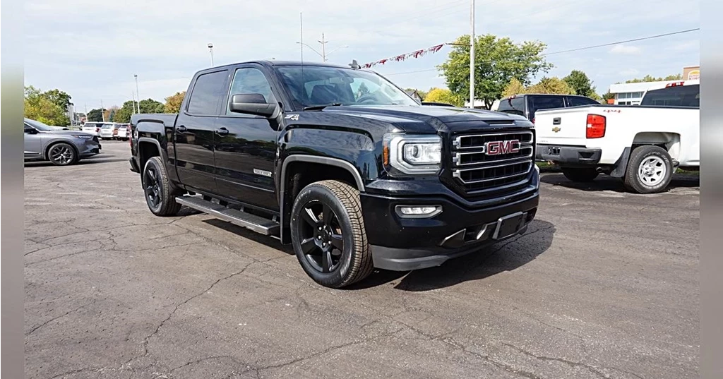 Used 2017 GMC SIERRA 4D CREW 4X4 4WD Crew Cab 143.5" SLE