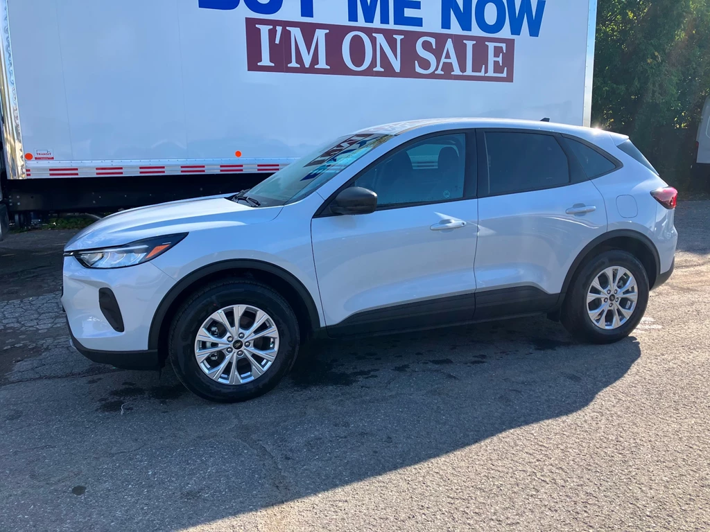New 2025 Ford ESCAPE Active