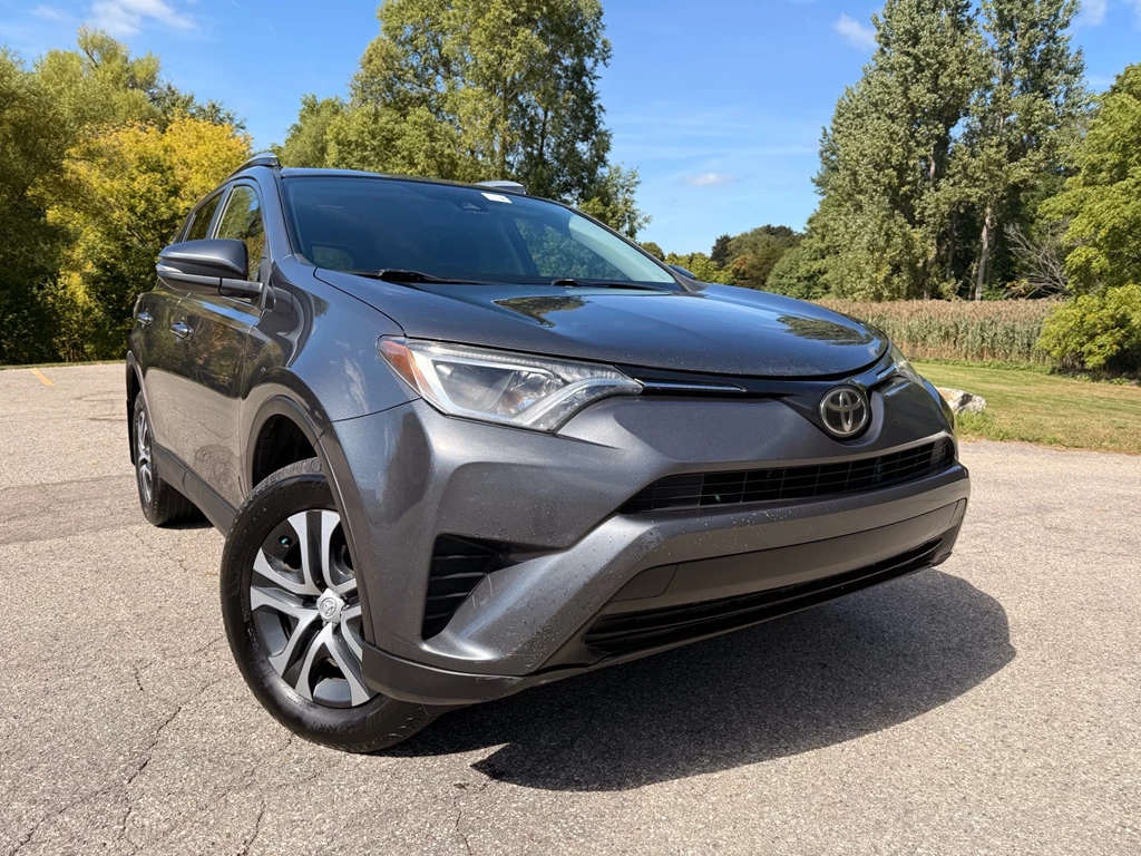 Used 2017 Toyota RAV4 FWD 