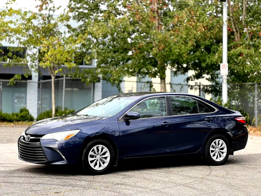 Used 2015 Toyota CAMRY LE 