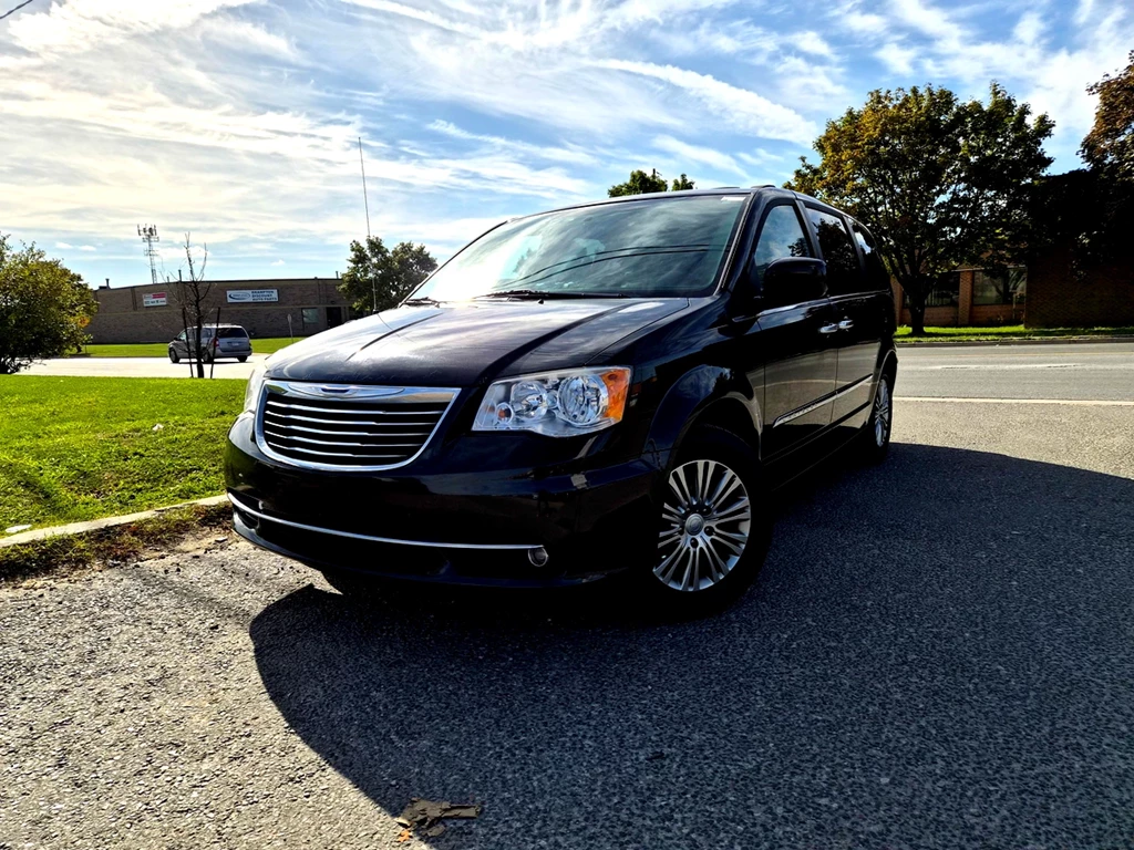 Used 2014 Chrysler TOWN & COUNTRY TOURING L 