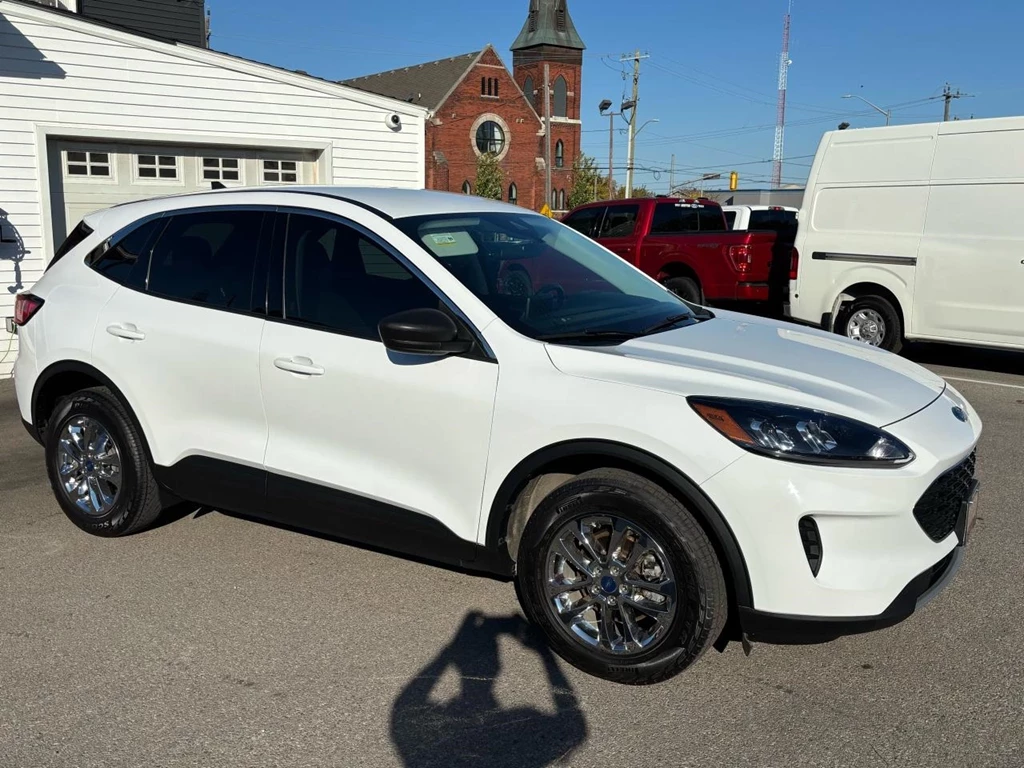 Used 2022 Ford ESCAPE SE ** AWD, BSM, LKA, CARPLAY **