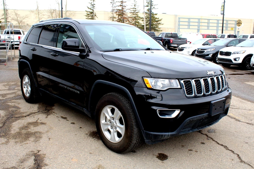 Used 2017 Jeep GRAND CHEROKEE LAREDO 