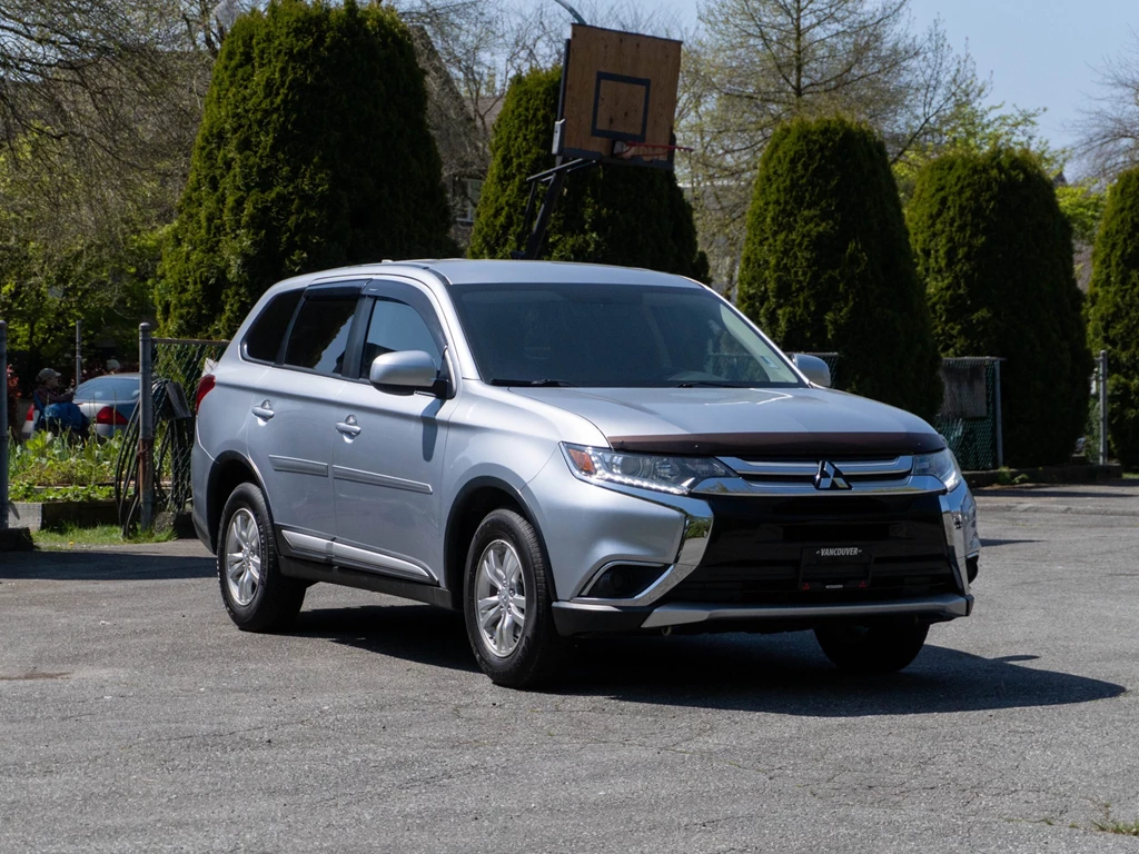 Used 2017 Mitsubishi OUTLANDER ES AWC: LOCAL 1 OWNER NO ACCIDENTS NE... ES AWC: LOCAL 1 OWNER NO ACCIDENTS NEW TIRES