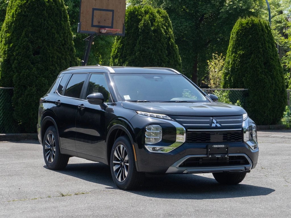 Used 2025 Mitsubishi OUTLANDER LE : LOCAL NO CLAIMS 381 KMS ONE OWNE... LE : LOCAL NO CLAIMS 381 KMS ONE OWNER