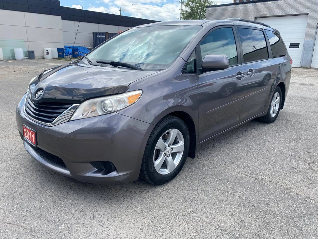 Used 2011 Toyota SIENNA 5DR V6 LE 8-PASS FWD MOBILITY 