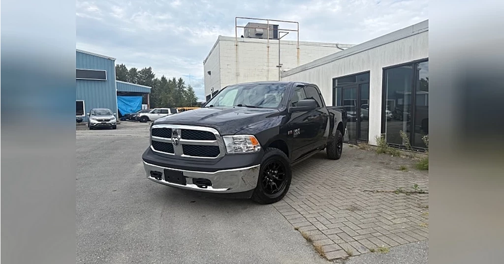 Used 2019 RAM 1500 CLASSIC SLT 4X4 64 BOX SLT 4x4 Crew Cab 6'4" Box