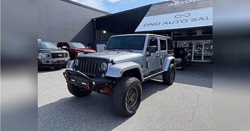 Used 2018 Jeep WRANGLER UNLIMITED SAHARA 4X4 Sahara 4x4