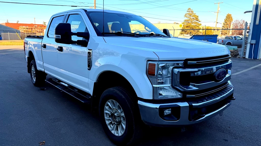 Used 2022 Ford F-250 SRW SUPER DUTY CREW CAB 4X4, CLEAN CARFAX, R 