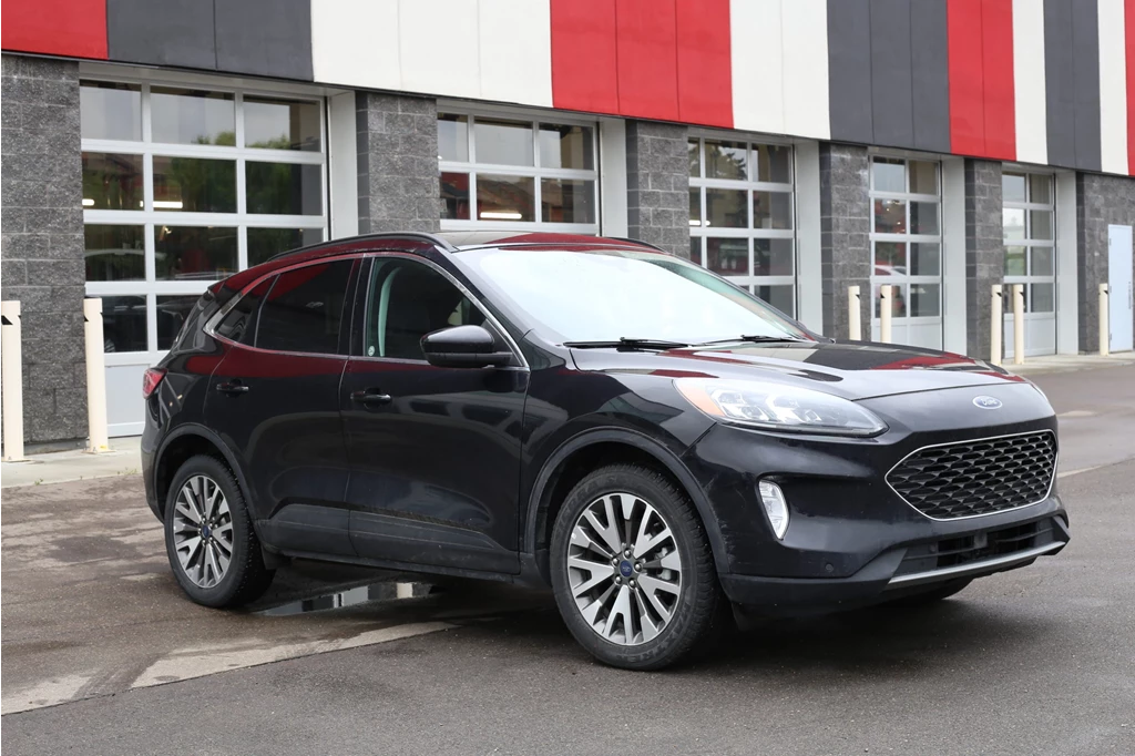 Used 2022 Ford ESCAPE TITANIUM 