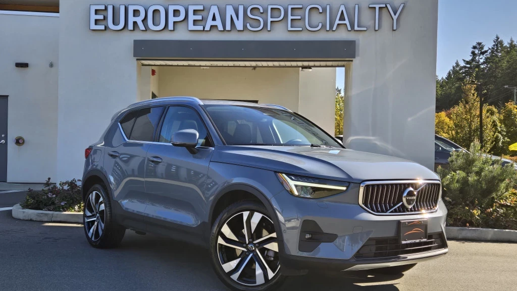 Used 2023 Volvo XC40 B5 All-wheel Drive Ultimate Bright Theme