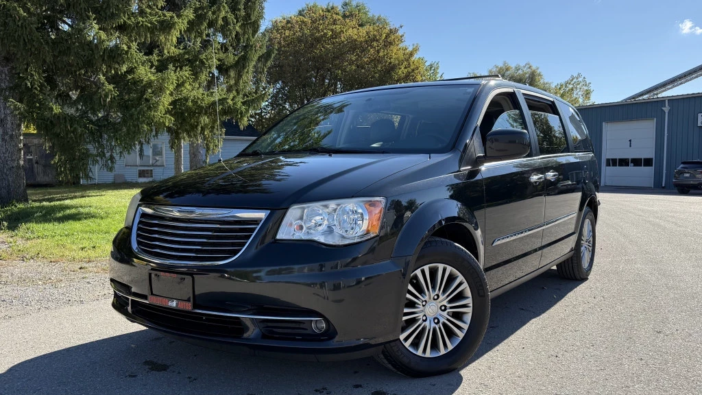 Used 2014 Chrysler TOWN & COUNTRY 4dr Wagon Touring