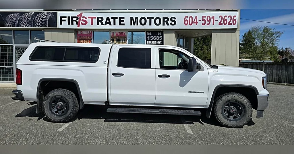 Used 2017 GMC SIERRA 1500, 4X4, NO ACCIDENTS 4WD Crew Cab 143.5" - Financing Available