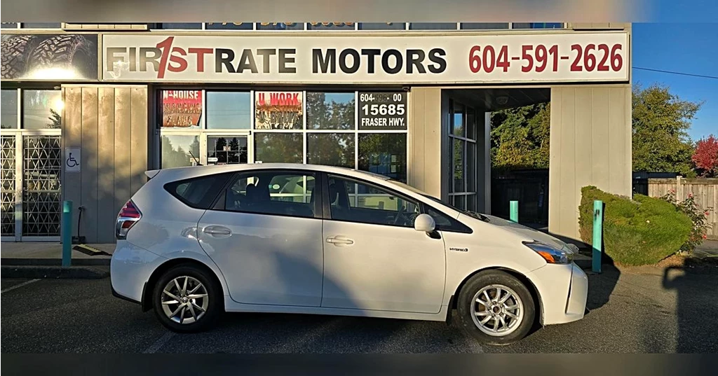 Used 2017 Toyota PRIUS V, LOCAL, CLEAN TITLE, 167000 KMS Hybrid - Financing Available