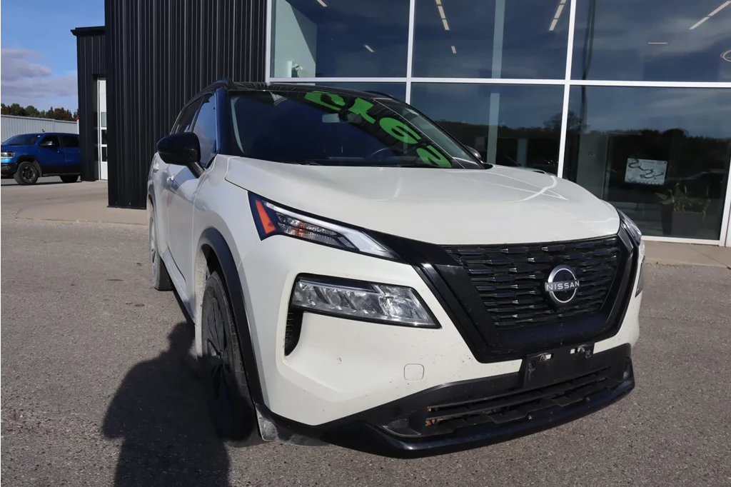 Used 2023 Nissan ROGUE SV MOONROOF 