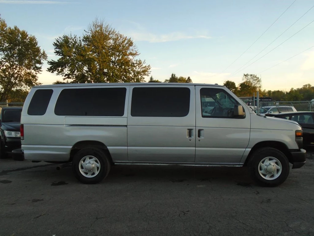 Used 2013 Ford ECONOLINE 15 passenger E-350 Super Duty Ext XLT