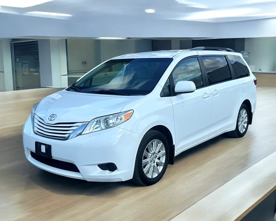 Used 2015 Toyota SIENNA A 