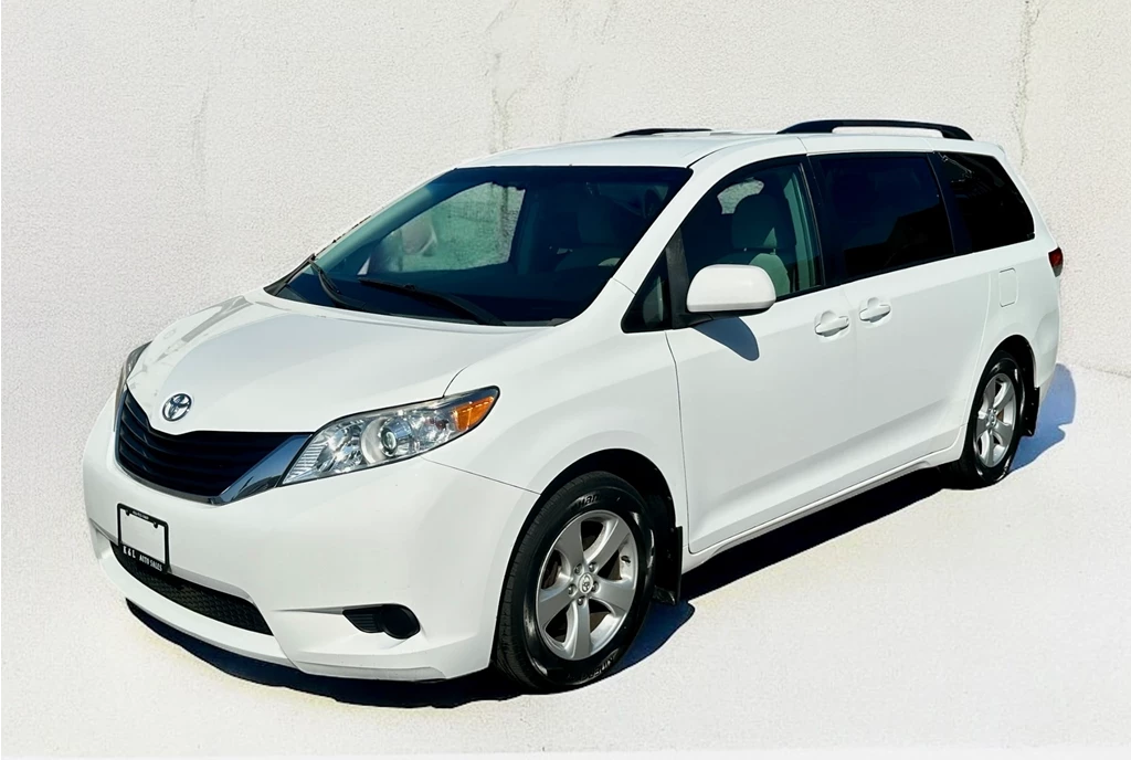 Used 2012 Toyota SIENNA FWD 