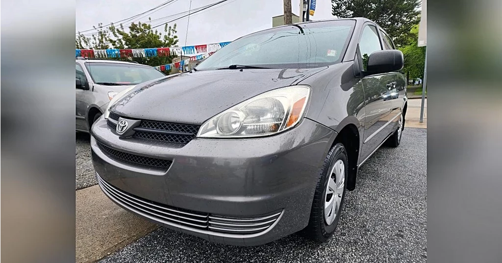 Used 2004 Toyota SIENNA 4dr CE 7-Passenger
