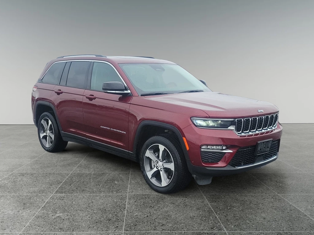 Used 2022 Jeep GRAND CHEROKEE 