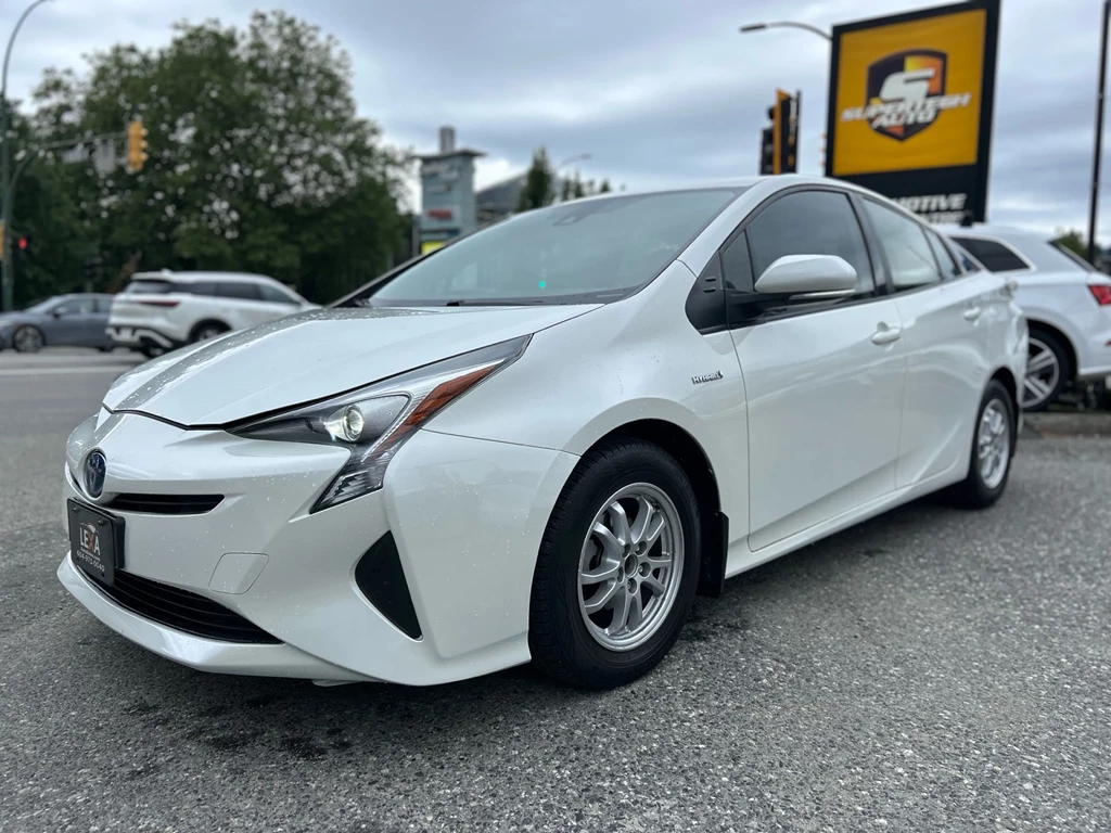 Used 2018 Toyota PRIUS FWD 