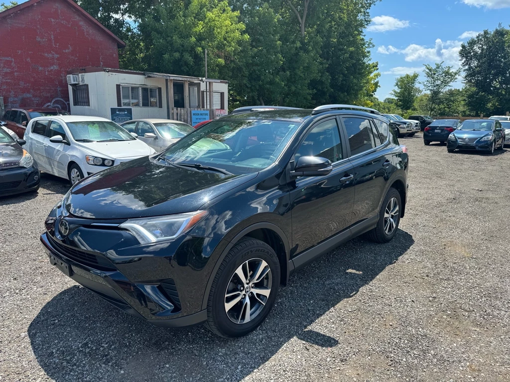 Used 2018 Toyota RAV4 AWD LE 