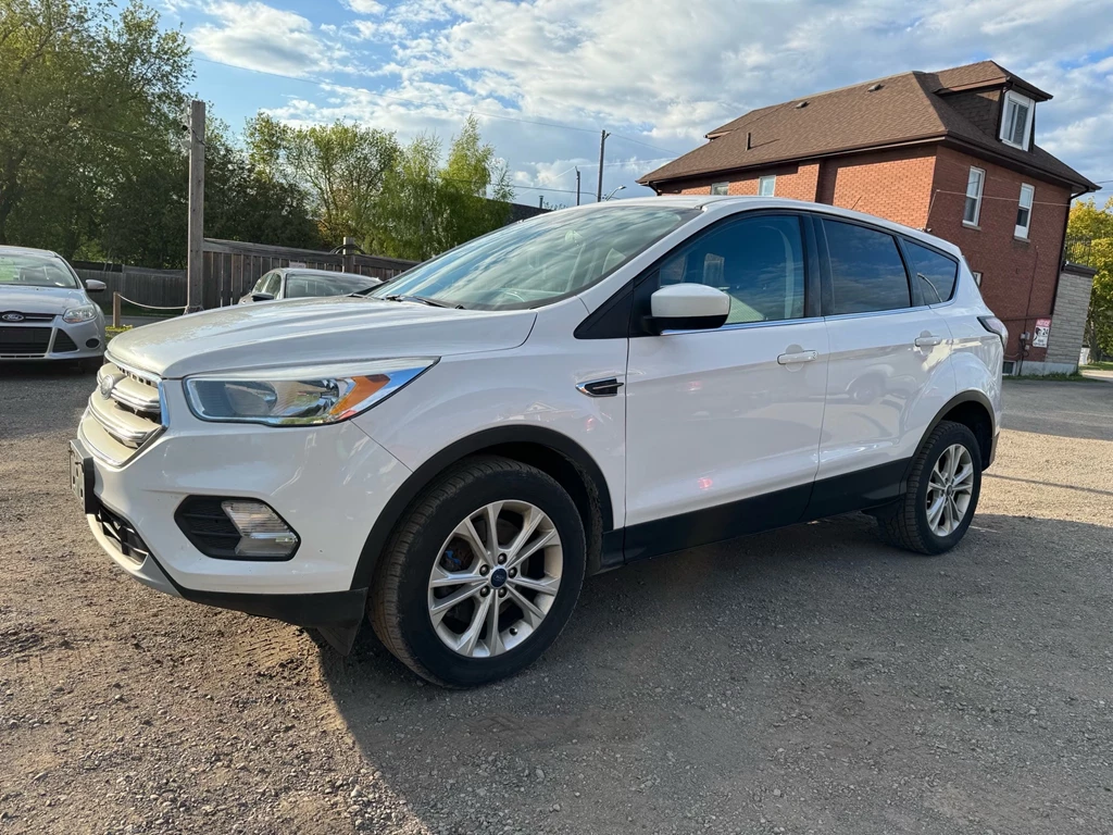 Used 2017 Ford ESCAPE 4WD 4DR SE 