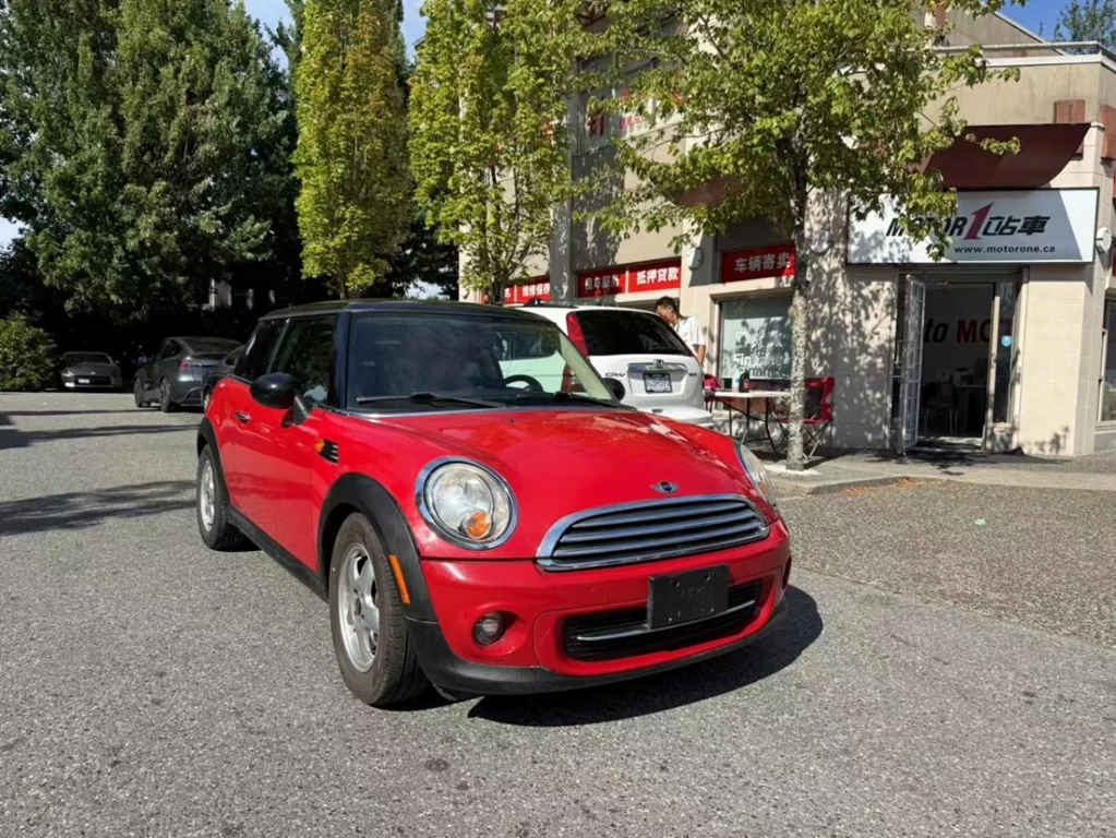 Used 2011 MINI COOPER HARDTOP 2DR CPE CLASSIC 