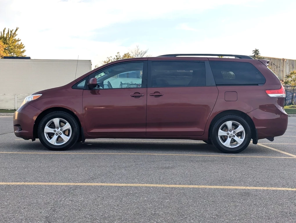 Used 2014 Toyota SIENNA FWD 