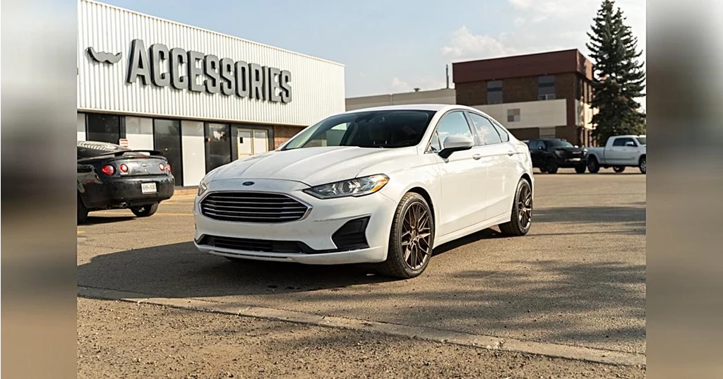 Used 2020 Ford FUSION HYBRID SE SE FWD