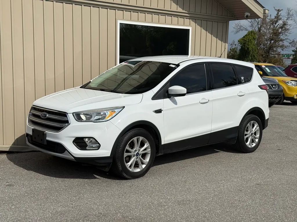 Used 2017 Ford ESCAPE SE 