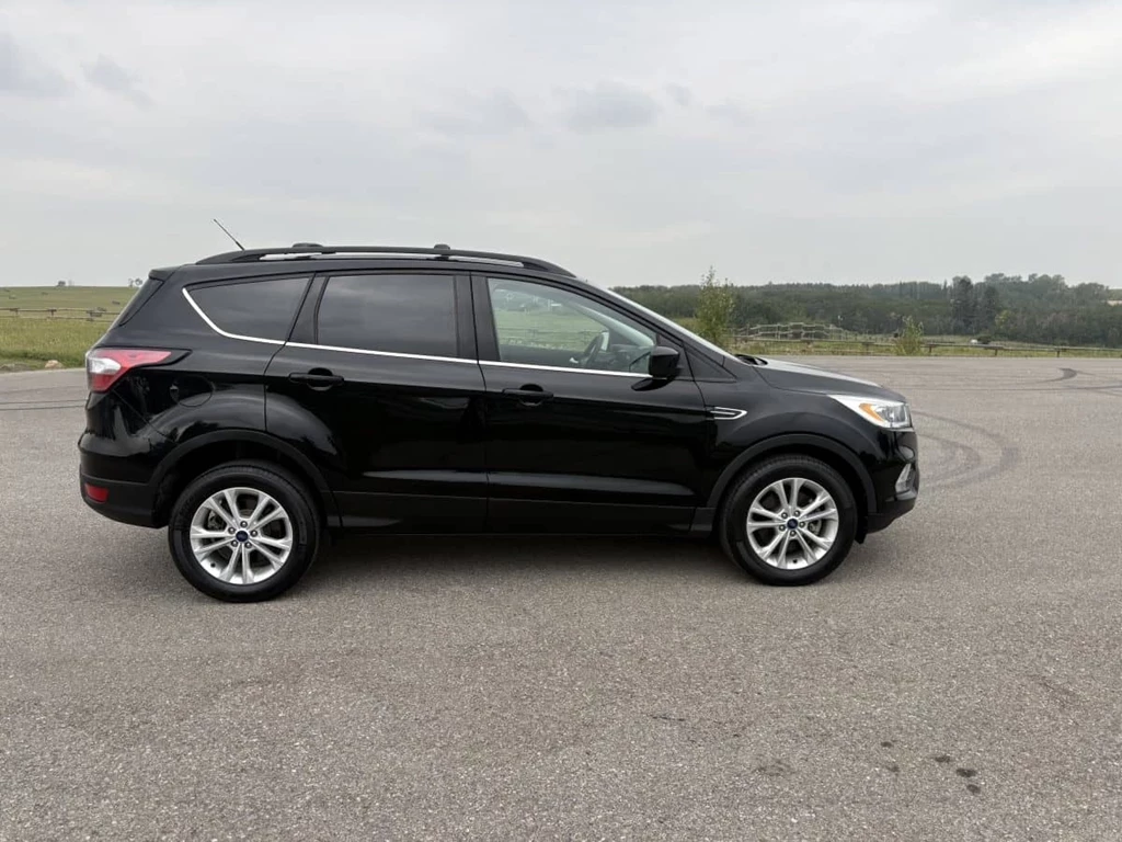Used 2017 Ford ESCAPE SE AWD 