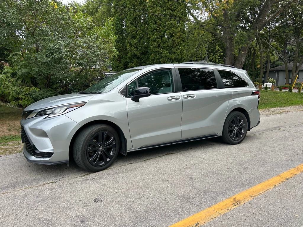 Used 2022 Toyota SIENNA 