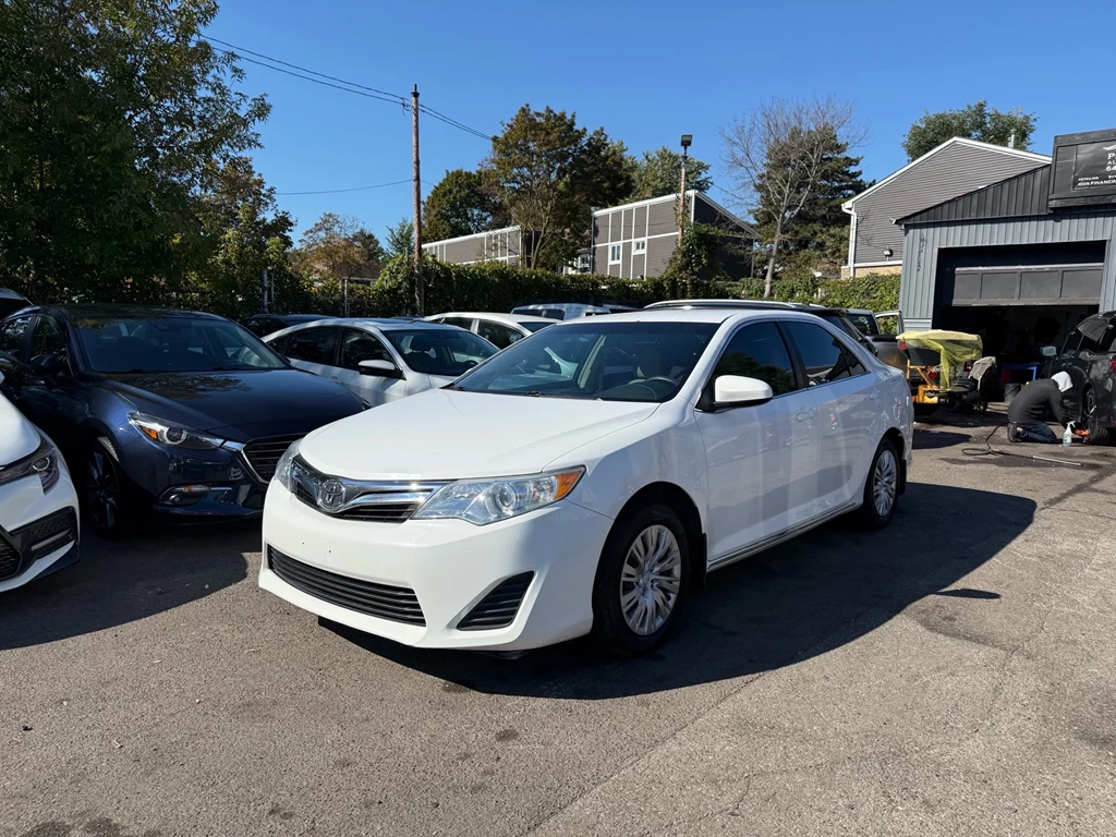 Used 2012 Toyota CAMRY FWD 